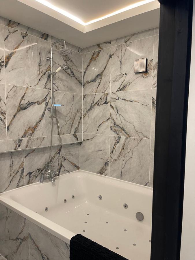 Residency Luxury Seafront Hotel 블랙풀 외부 사진