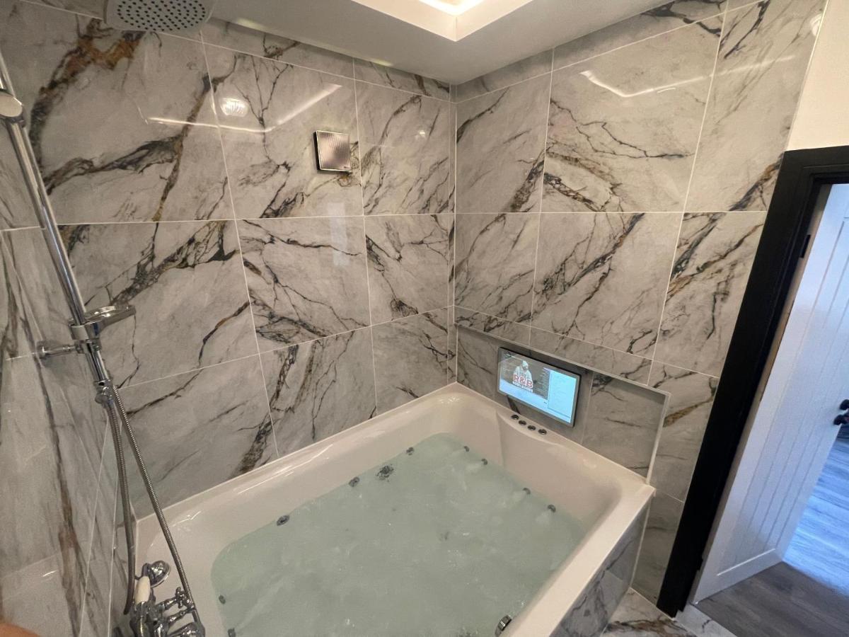 Residency Luxury Seafront Hotel 블랙풀 외부 사진